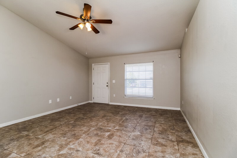 1,685/Mo, 2917 Monarch Ave Deltona, FL 32738 Living Room View 4