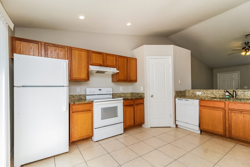1,685/Mo, 2917 Monarch Ave Deltona, FL 32738 Kitchen View