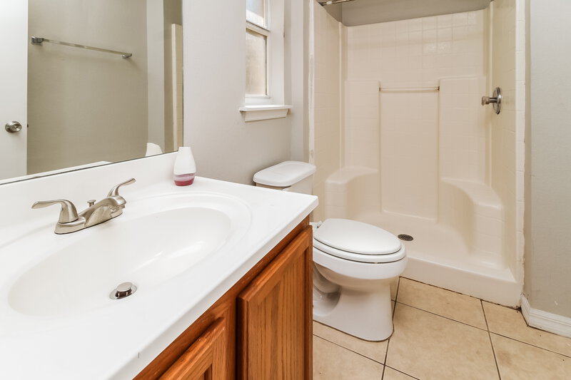 1,685/Mo, 2917 Monarch Ave Deltona, FL 32738 Main Bathroom View