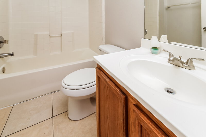 1,685/Mo, 2917 Monarch Ave Deltona, FL 32738 Bathroom View
