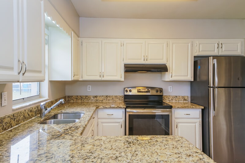 2,480/Mo, 2141 Kendall Ct Deltona, FL 32738 Kitchen View