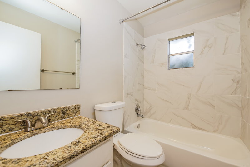 2,480/Mo, 2141 Kendall Ct Deltona, FL 32738 Bathroom View