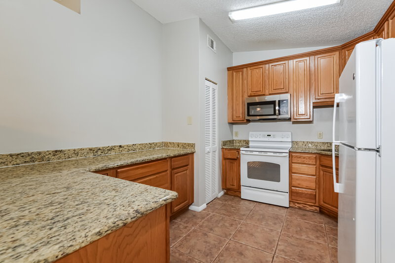 1,805/Mo, 2981 Mallard Dr Deltona, FL 32738 Kitchen View