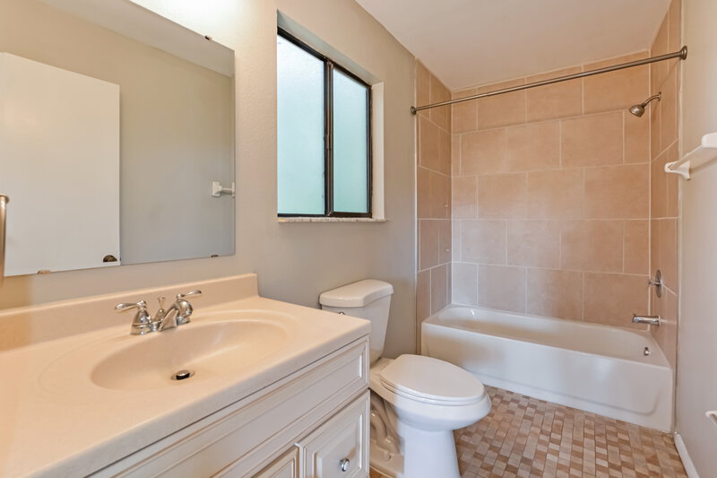 1,805/Mo, 2981 Mallard Dr Deltona, FL 32738 Main Bathroom View