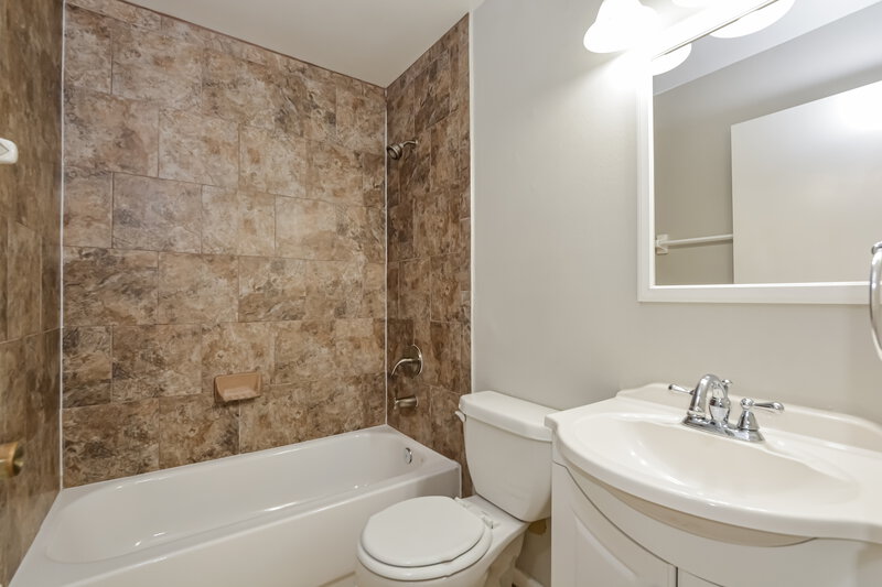 1,805/Mo, 2981 Mallard Dr Deltona, FL 32738 Bathroom View