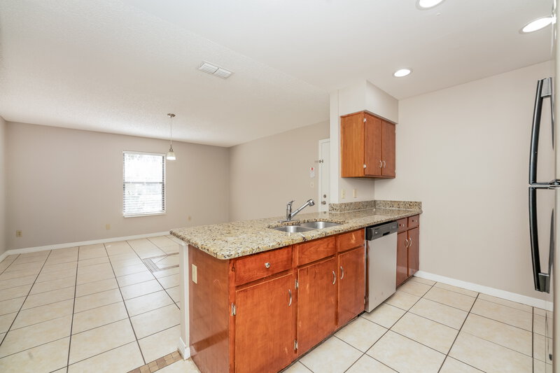 1,825/Mo, 1805 Morven Ct Deltona, FL 32738 Kitchen View 2