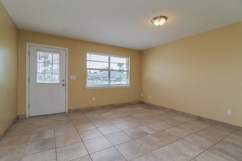 2,870/Mo, 3341 Sky St Deltona, FL 32738 Living Room View