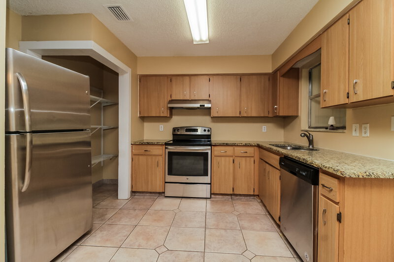 2,870/Mo, 3341 Sky St Deltona, FL 32738 Kitchen View