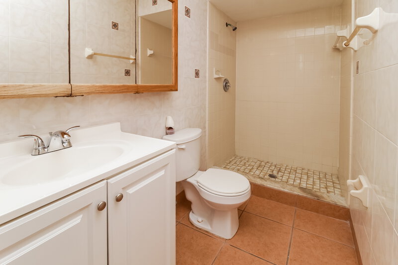 2,870/Mo, 3341 Sky St Deltona, FL 32738 Main Bathroom View