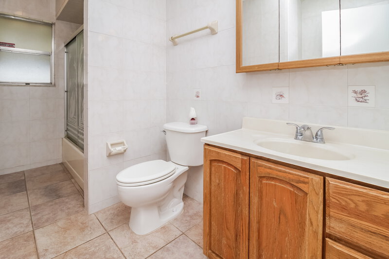2,870/Mo, 3341 Sky St Deltona, FL 32738 Bathroom View