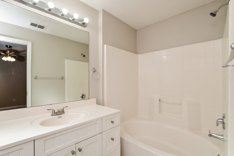 2,000/Mo, 1835 14th St Orange City, FL 32763 Main Bathroom View