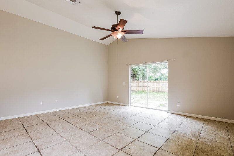2,140/Mo, 5420 Blue Grass St Orlando, FL 32810 Living Room View 2