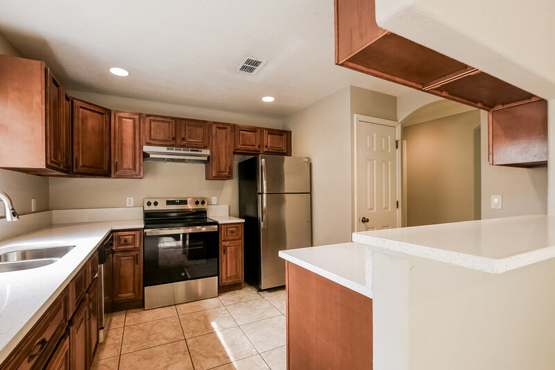 2,140/Mo, 5420 Blue Grass St Orlando, FL 32810 Kitchen View