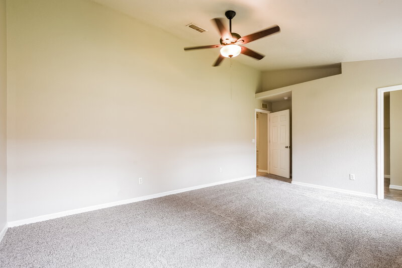 2,140/Mo, 5420 Blue Grass St Orlando, FL 32810 Main Bedroom View 2
