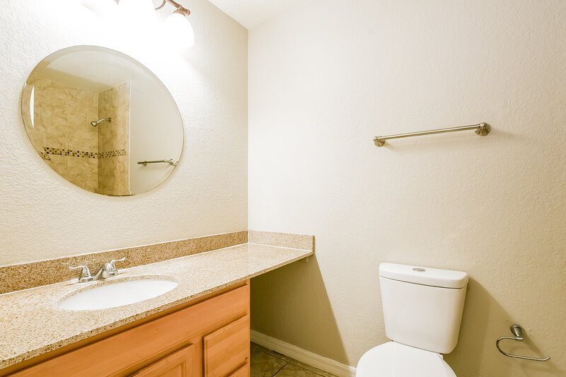2,140/Mo, 5420 Blue Grass St Orlando, FL 32810 Bathroom View