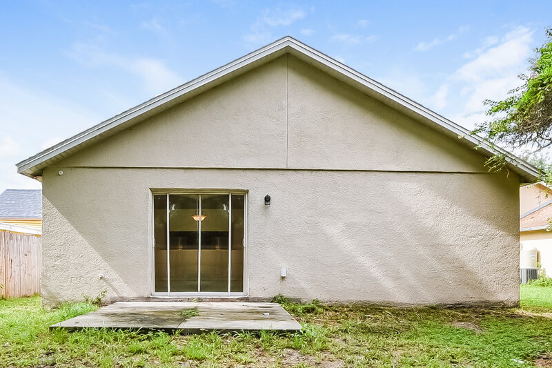 2,140/Mo, 5420 Blue Grass St Orlando, FL 32810 Rear View