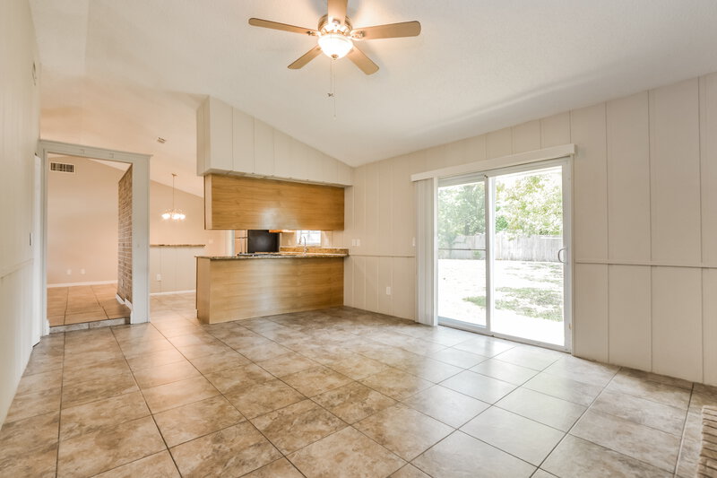 1,905/Mo, 501 Salerno Dr Deltona, FL 32725 Living Room View 2