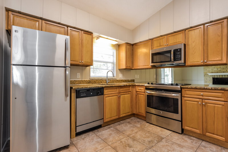 1,905/Mo, 501 Salerno Dr Deltona, FL 32725 Kitchen View