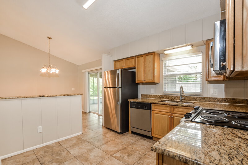 1,905/Mo, 501 Salerno Dr Deltona, FL 32725 Kitchen View 2