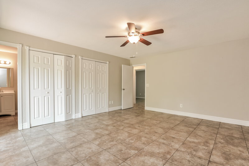 1,905/Mo, 501 Salerno Dr Deltona, FL 32725 Main Bedroom View 2