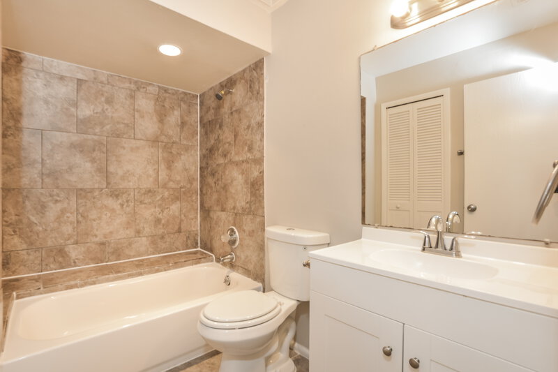 1,905/Mo, 501 Salerno Dr Deltona, FL 32725 Bathroom View