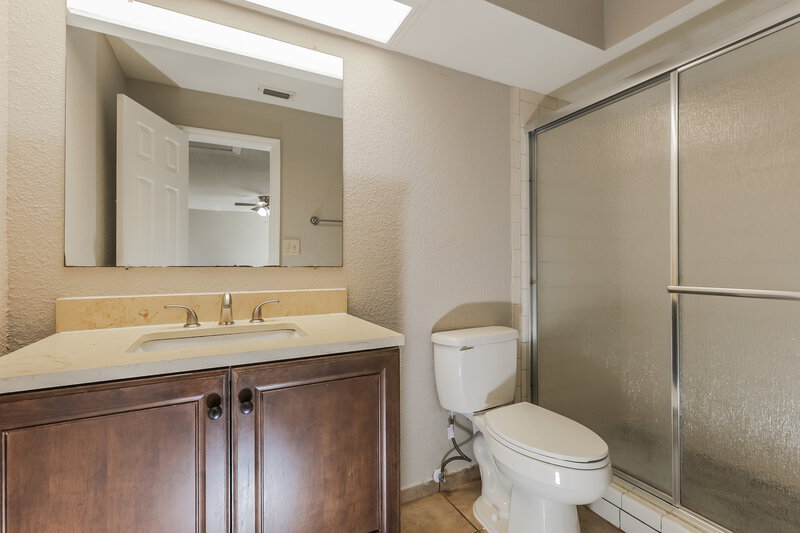 1,675/Mo, 1424 Covington Ct Lake Wales, FL 33853 Main Bathroom View