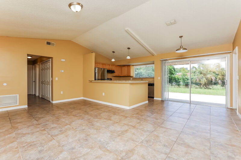 2,120/Mo, 5343 Broken Pine Circle Orlando, FL 32818 Living Room View 2