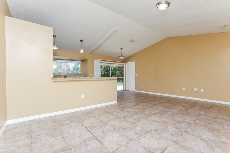 2,120/Mo, 5343 Broken Pine Circle Orlando, FL 32818 Living Room View 3