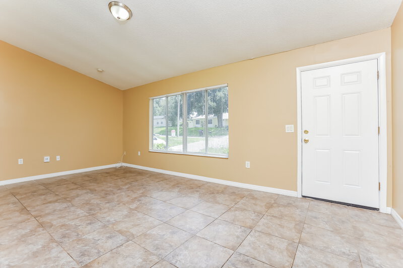 2,120/Mo, 5343 Broken Pine Circle Orlando, FL 32818 Living Room View 4