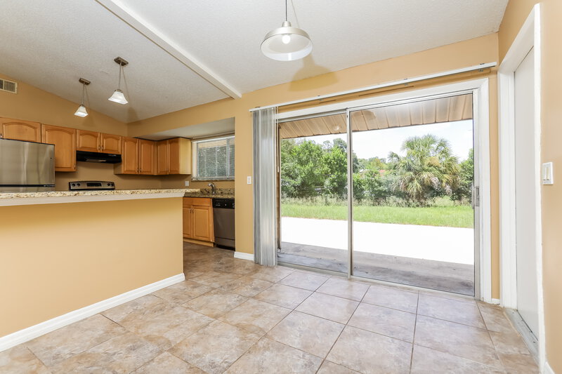 2,120/Mo, 5343 Broken Pine Circle Orlando, FL 32818 Dining Room View