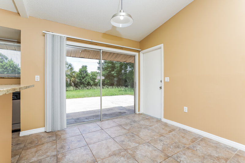 2,120/Mo, 5343 Broken Pine Circle Orlando, FL 32818 Dining Room View 2