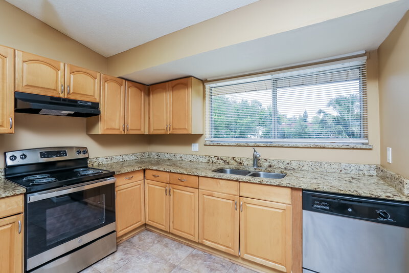 2,120/Mo, 5343 Broken Pine Circle Orlando, FL 32818 Kitchen View