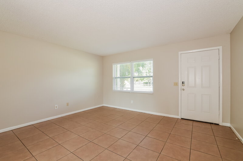 1,900/Mo, 206 Yale Dr Sanford, FL 32771 Living Room View
