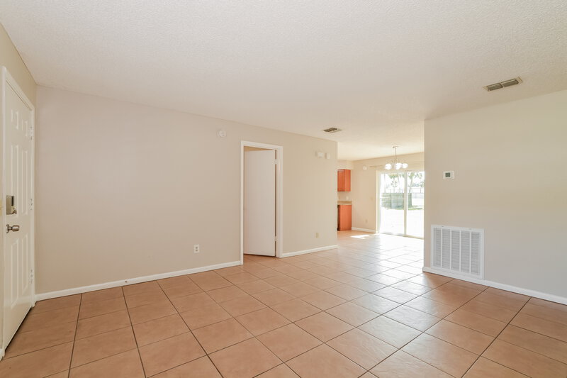 1,900/Mo, 206 Yale Dr Sanford, FL 32771 Living Room View 2