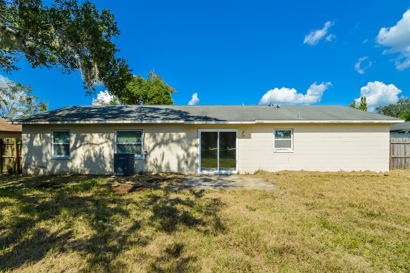 1,900/Mo, 206 Yale Dr Sanford, FL 32771 Rear View