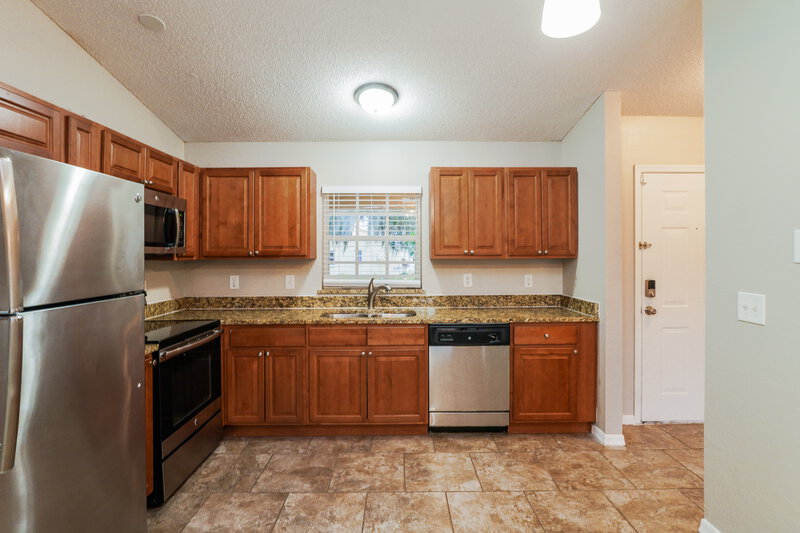 2,520/Mo, 3307 Queens Cove Loop Winter Haven, FL 33880 Kitchen View