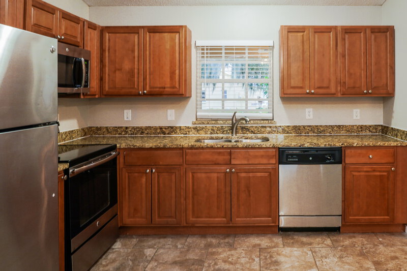2,520/Mo, 3307 Queens Cove Loop Winter Haven, FL 33880 Kitchen View 2