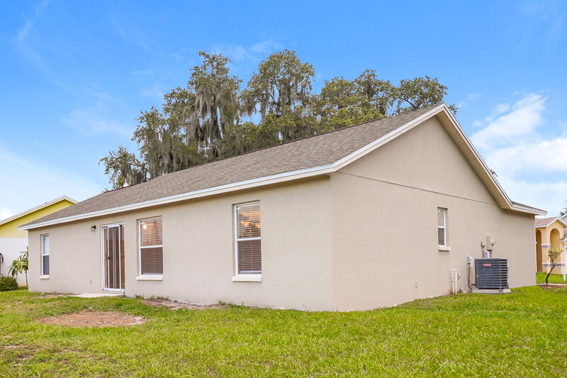 2,520/Mo, 3307 Queens Cove Loop Winter Haven, FL 33880 Rear View 2