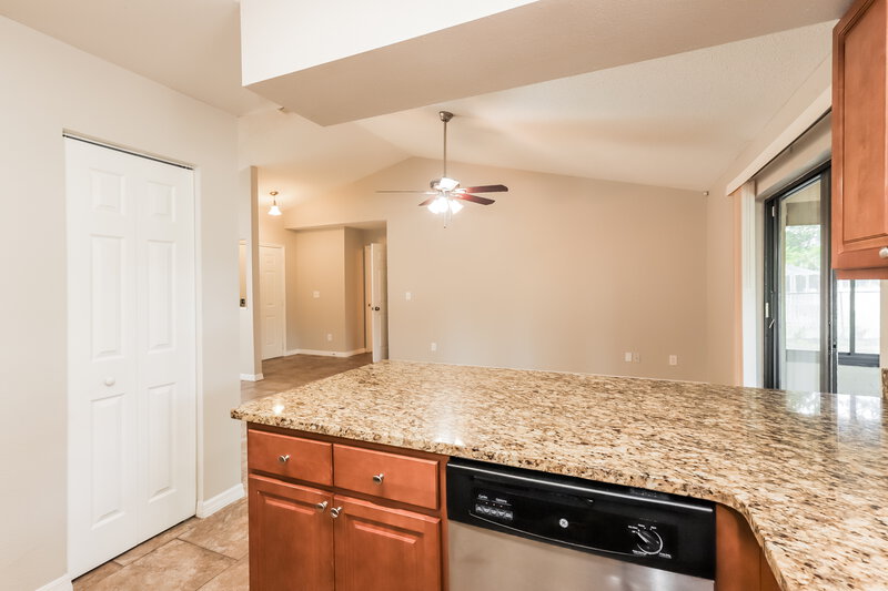1,775/Mo, 801 Cambridge Way Lake Wales, FL 33853 Kitchen View