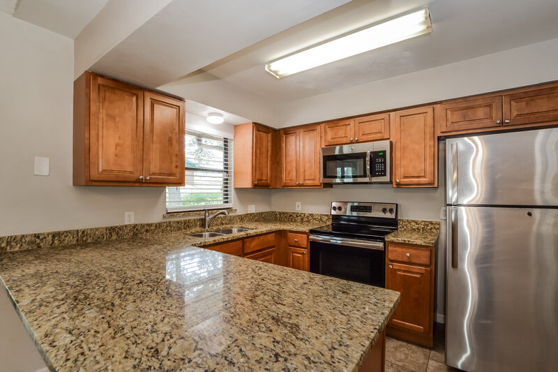 1,775/Mo, 801 Cambridge Way Lake Wales, FL 33853 Kitchen View