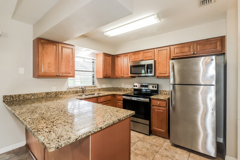 1,775/Mo, 801 Cambridge Way Lake Wales, FL 33853 Kitchen View 2