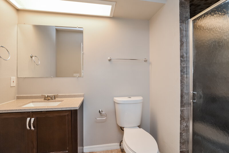 1,775/Mo, 801 Cambridge Way Lake Wales, FL 33853 Main Bathroom View