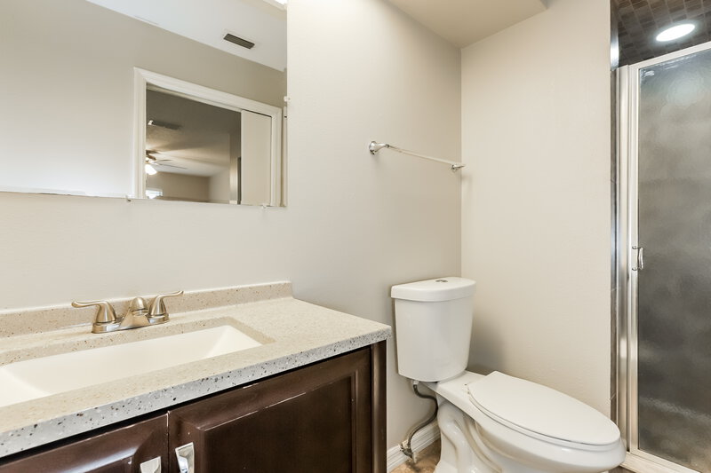1,775/Mo, 801 Cambridge Way Lake Wales, FL 33853 Bathroom View