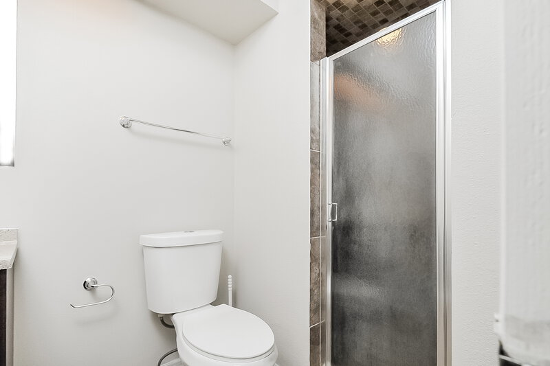 1,775/Mo, 801 Cambridge Way Lake Wales, FL 33853 Bathroom View 3