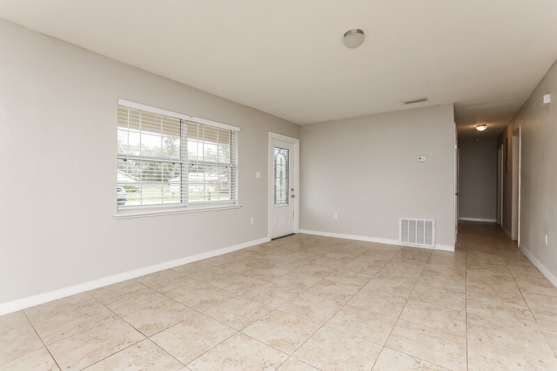 1,975/Mo, 3915 Holly Ct Mount Dora, FL 32757 Living Room View
