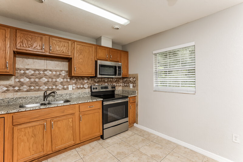 1,975/Mo, 3915 Holly Ct Mount Dora, FL 32757 Kitchen View