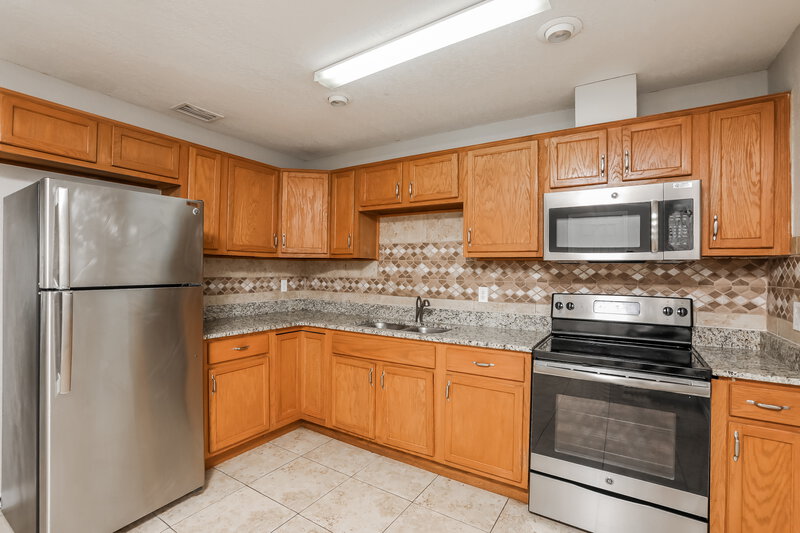 1,975/Mo, 3915 Holly Ct Mount Dora, FL 32757 Kitchen View 2
