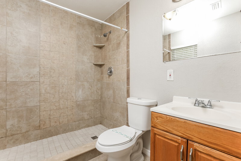 1,975/Mo, 3915 Holly Ct Mount Dora, FL 32757 Bathroom View