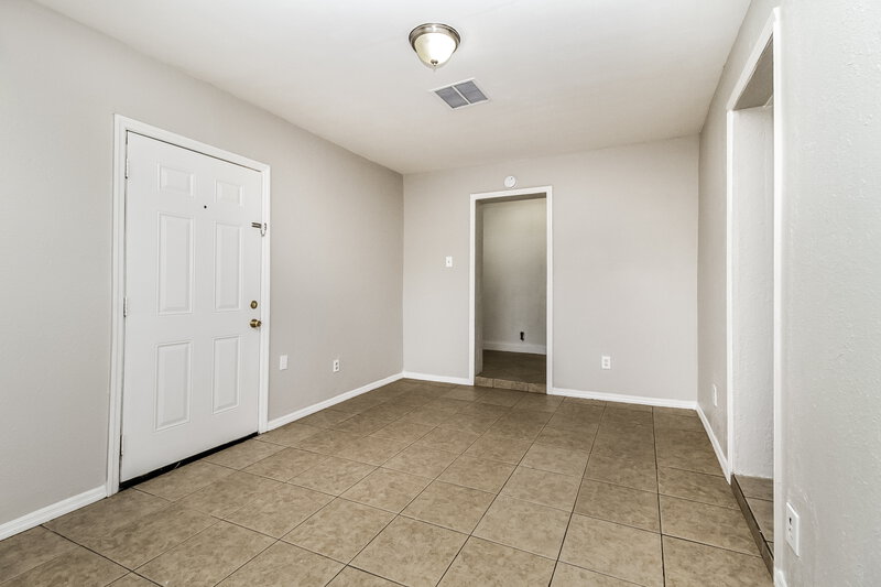 1,715/Mo, 4764 Miramar Rd Orlando, FL 32811 Family Room View