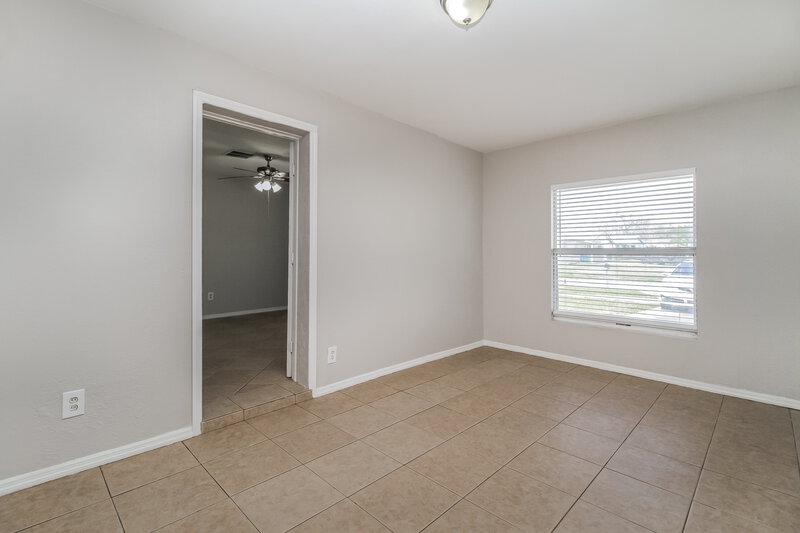 1,715/Mo, 4764 Miramar Rd Orlando, FL 32811 Family Room View 2